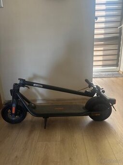 Elektrická koloběžka Ninebot by Segway F2E
