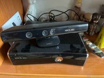 X-box 360 + kinect, 2x ovladač, dobíjecí baterie, hry