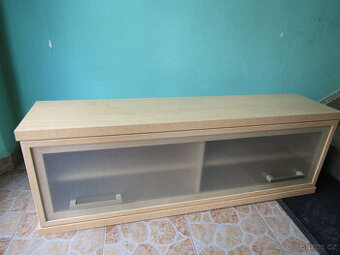 Police/skříňka k zavěšení na stěnu