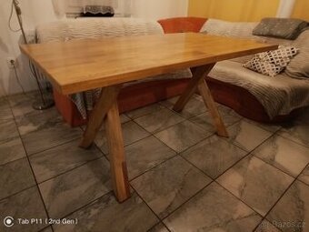 Dubový masivní stůl s kříženými nohami