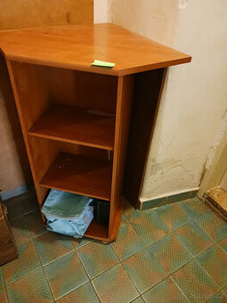 Rohová komoda - skříňka s policemi