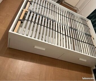 Prodám manželskou postel IKEA 160cm x 200cm