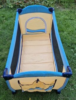 Cestovní rozkládací postýlka