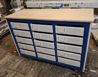 Dílenský stůl, zásuvky, otočná kolečka