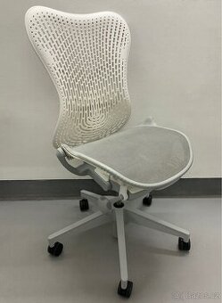 Kancelářská židle Herman Miller Mirra 2