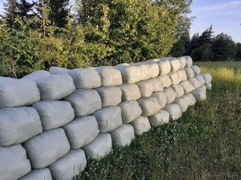 Malé balíky senáže - 1
