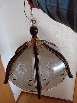 Lustr a stojací lampa