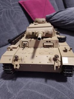 RC tanky dva na různých frekvencích