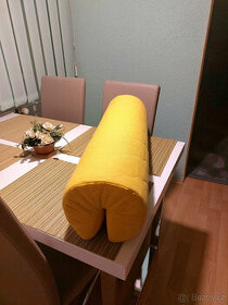 Čalouněný válec a povlečení