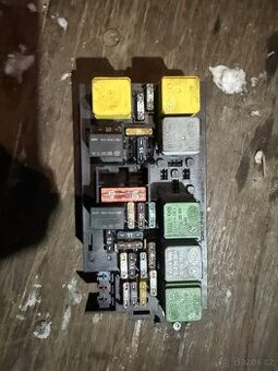 přední pojistkovnice w164 w251 x164 MERCEDES