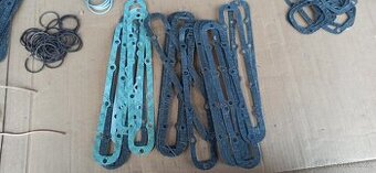 PRODÁM NA TATRA 613 TĚSNĚNÍ MOTORU