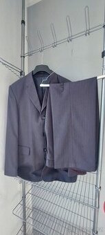 Šedo-černý pánský oblek s proužkem