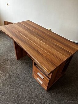 Kancelářský stůl