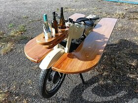 Stylový moto stůl