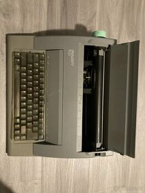 prodám starý psací stroj plně funkční