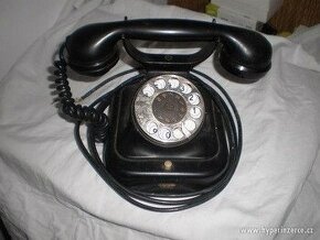 bakelitový černý telefon