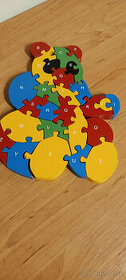 Dřevěné puzzle - barevný medvěd 26 dílků