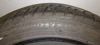 Zimní pneu GOODYEAR 245/45 R20
