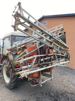 Prodám nesený postřikovač za traktor 15 metroví