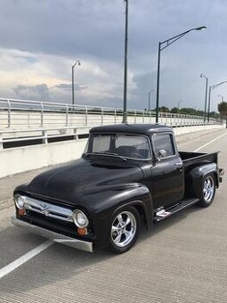 Ford F100 znaky