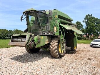 Sklizeci mlaticka John deere 2064