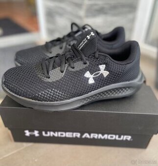 Dámské sportovní tenisky Under Armour 39
