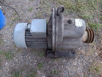 Elektromotor s převodovkou