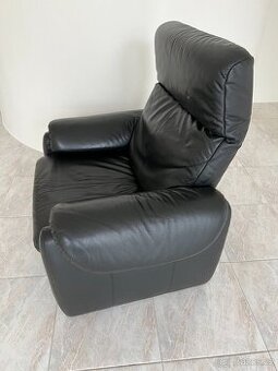 Křeslo relaxační polohovací kožené černé.