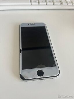 iPhone SE rozbité přední sklo
