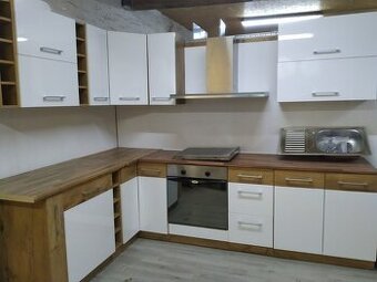 Kuchyňská sestava s kvalitním kováním