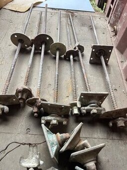 Spínací tyč na bednění a matice