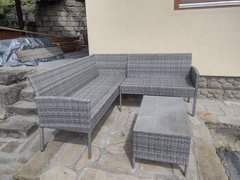 rohová ratanová sedačka