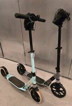 2 téměř nové koloběžky pro dospělé i děti s držáky na láhev