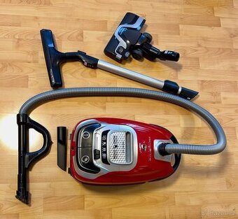 vysavač Rowenta RO7473EA Silence Force Allergy+