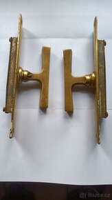 Staré mosazné kování, kliky kličky.