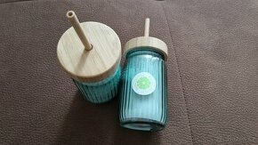 Sklenice na pití s brčkem