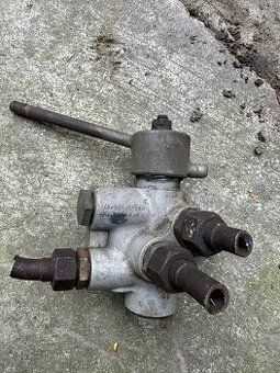 Rozvaděč / ventil – starší typ