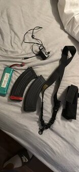Příslušenství na airsoft AK.