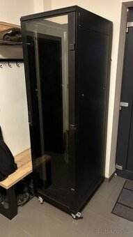Triton 42U 19” rack 600×800 mm – jako nový
