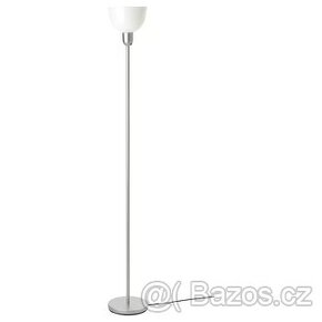 stojací stříbrná lampa
