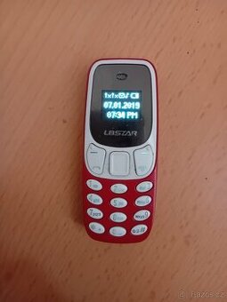 Miniaturní mobil na 2 SIM