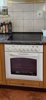 Vestavný plynový sporák s elektrickou troubou zn. Gorenje