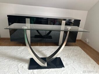 Designový konzolový stolek – jako nový