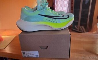 NIKE ZOOM FLY 5