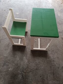 Stolek a židlička