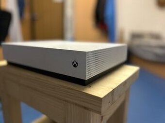 Xbox One S 1TB (All-Digital) - 1