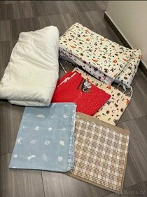 Přikrývka do postýlky + 4 povlečení + ušitý mantinel