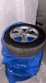“Kola 5×112, 215/65 R17, stav jako nové