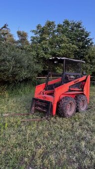 Smykový nakladač Bobcat Thomas