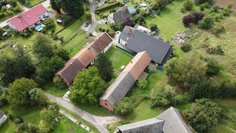 Prodej bývalé zemědělské usedlosti s rozsáhlými pozemky